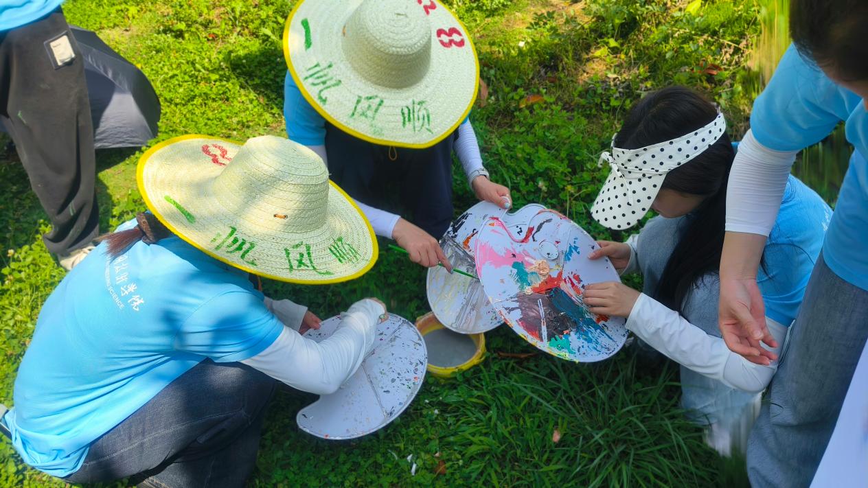 彩繪民族文化墻 貴工程學(xué)子以實(shí)踐拉近鄰里溫情