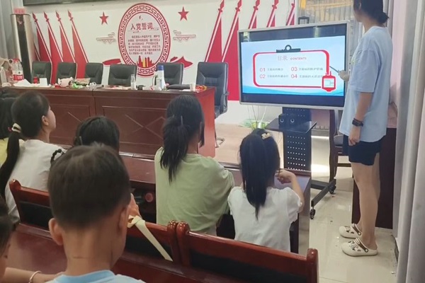 暑期社會(huì)實(shí)踐：青春健康同伴社開展預(yù)防艾滋病，攜手共筑健康防線同伴教育