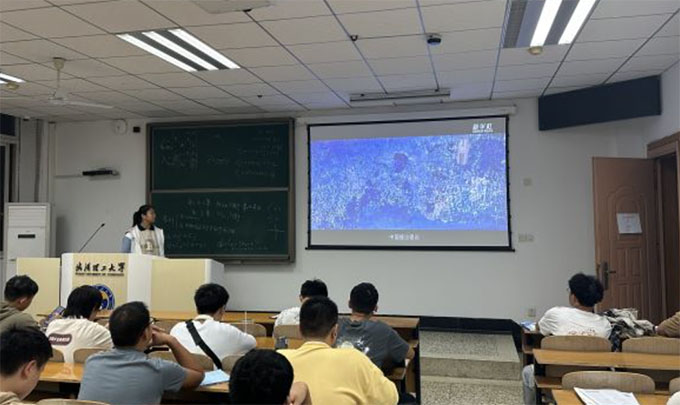 機設2303班“云游一帶一路，了解他國發展”主題班會順利開展