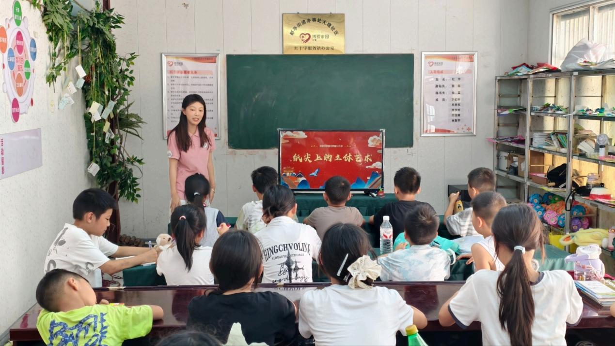 紙漿凝古韻 童?塑?遺——“守望新芽”志愿服務團探秘古法紙漿畫