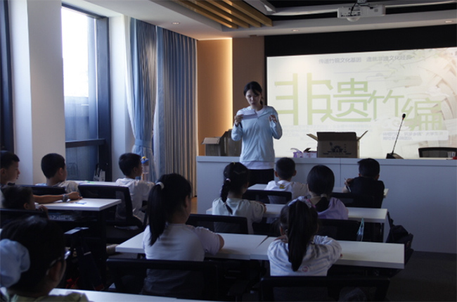 竹韻潤童心，非遺進(jìn)玲瓏——浙農(nóng)林實踐團(tuán)走進(jìn)玲瓏街道開展竹編公益課堂