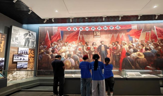 河南城建學院“薪火行”實踐隊展開暑期紅色研學活動