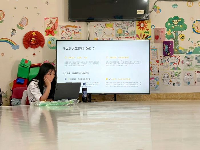 科普AI知識 理性擁抱科技——成外實踐服務隊開設鄉村青少年人工智能專題課堂