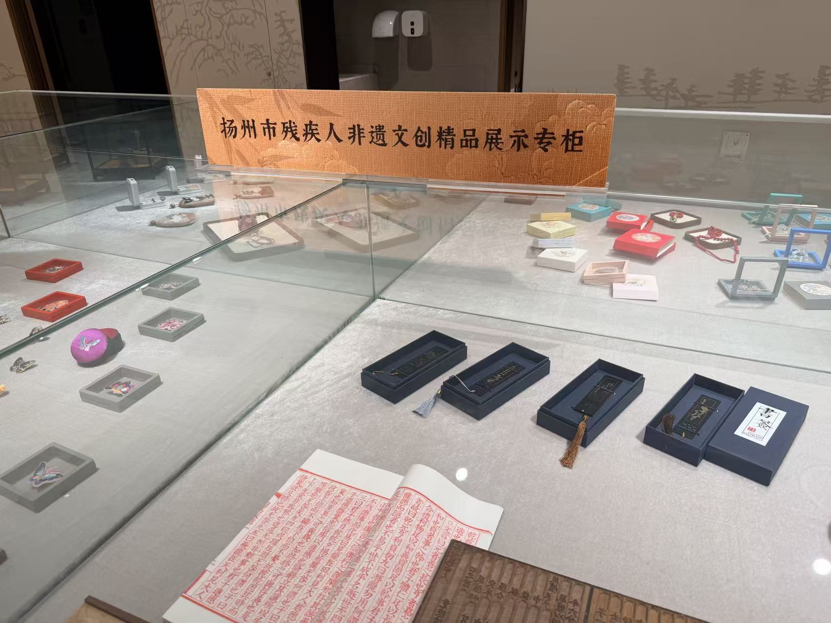 從"館舍陳列"到"活態(tài)共生"：揚(yáng)州非遺珍寶館的青年觀察與實(shí)踐  ——南財(cái)"廣陵漆心"隊(duì)暑期三下鄉(xiāng)調(diào)研紀(jì)實(shí)