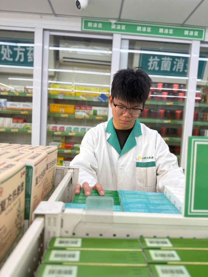 歸巢探藥尋真知，入世披白守健康