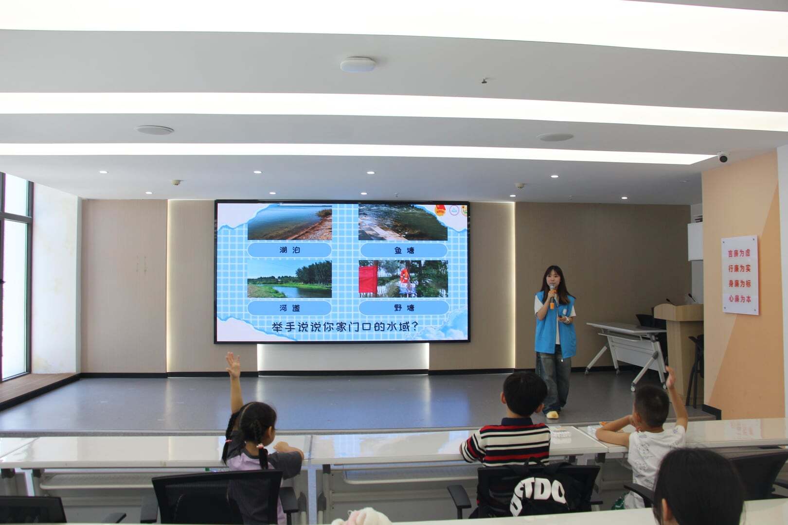 湖北幼專小葵花向陽志愿服務隊走進左嶺街道星芯社區開展“守護童年，謹防溺水”安全課堂