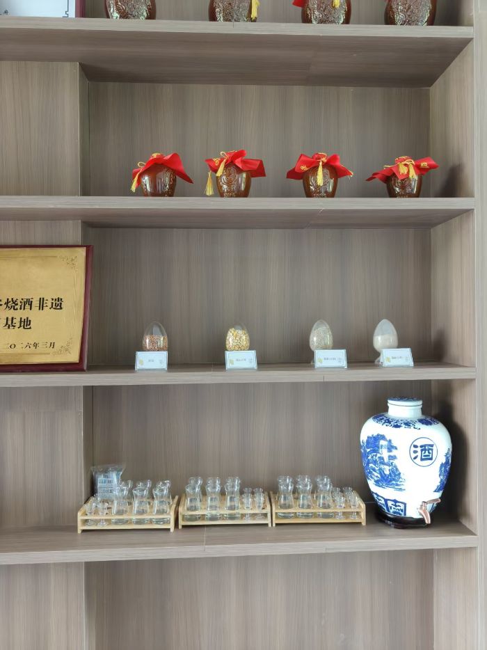 一壇苞谷燒，釀出山寨增收賬——滾巖寨酒廠"村集體+釀造大戶"模式賦能鄉(xiāng)村振興
