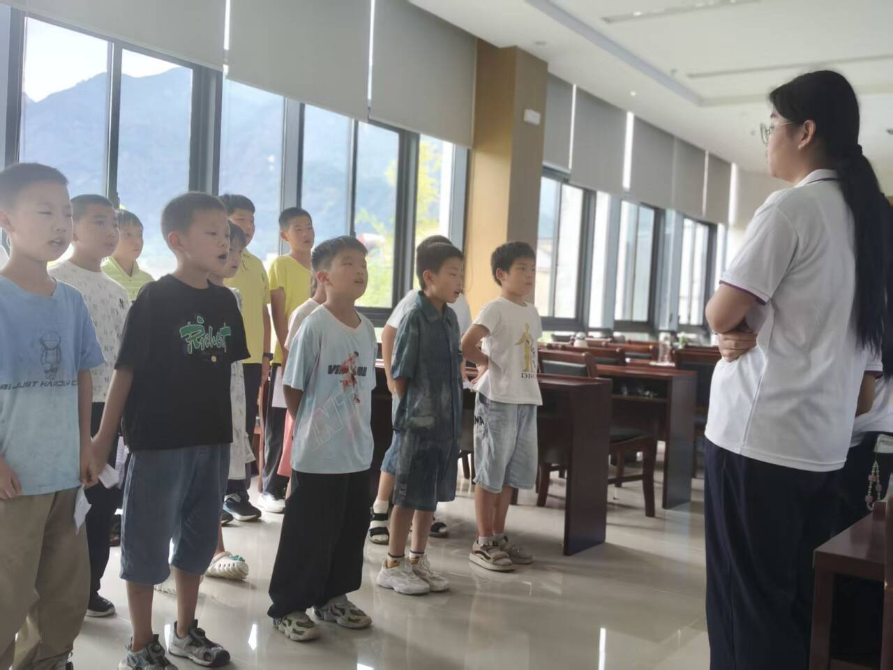 課業輔導潤童心 文藝彩排暖桑榆