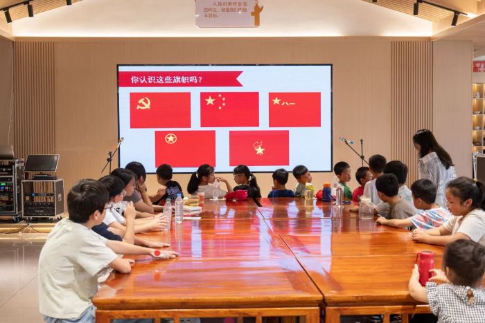 河海學子三下鄉：祖國旗幟在我心，紅色種子播童心——開展愛國思政教育實踐課
