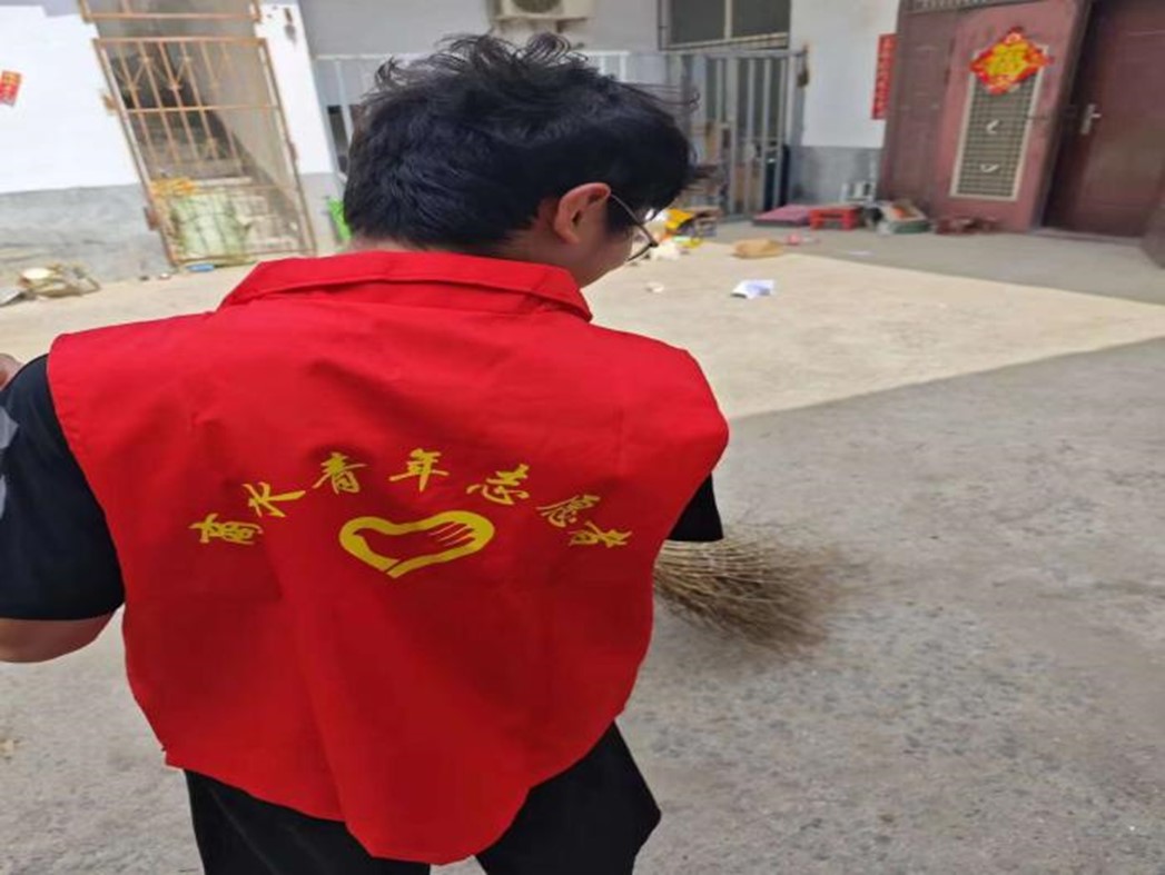 鄭州大學生返家鄉(xiāng)：積極響應(yīng)號召，鑄就基層力量