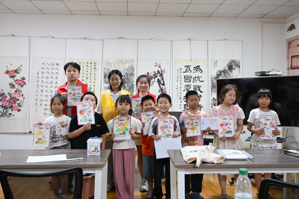 紅歌潤心 畫筆逐光 ——商暖童行志愿服務隊開展紅歌傳唱與涂鴉繪畫主題活動
