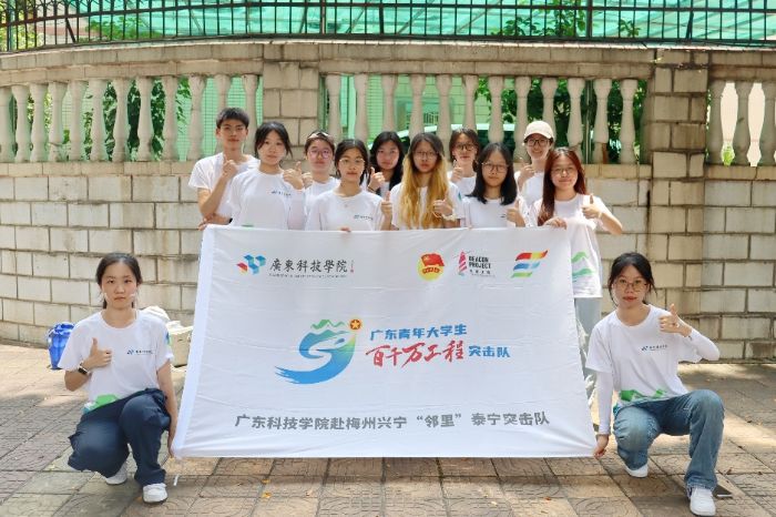 繪夢井蓋，扮靚家園——廣東科技學院赴梅州興寧“鄰里”泰寧突擊隊以藝術彩繪賦能社區煥新