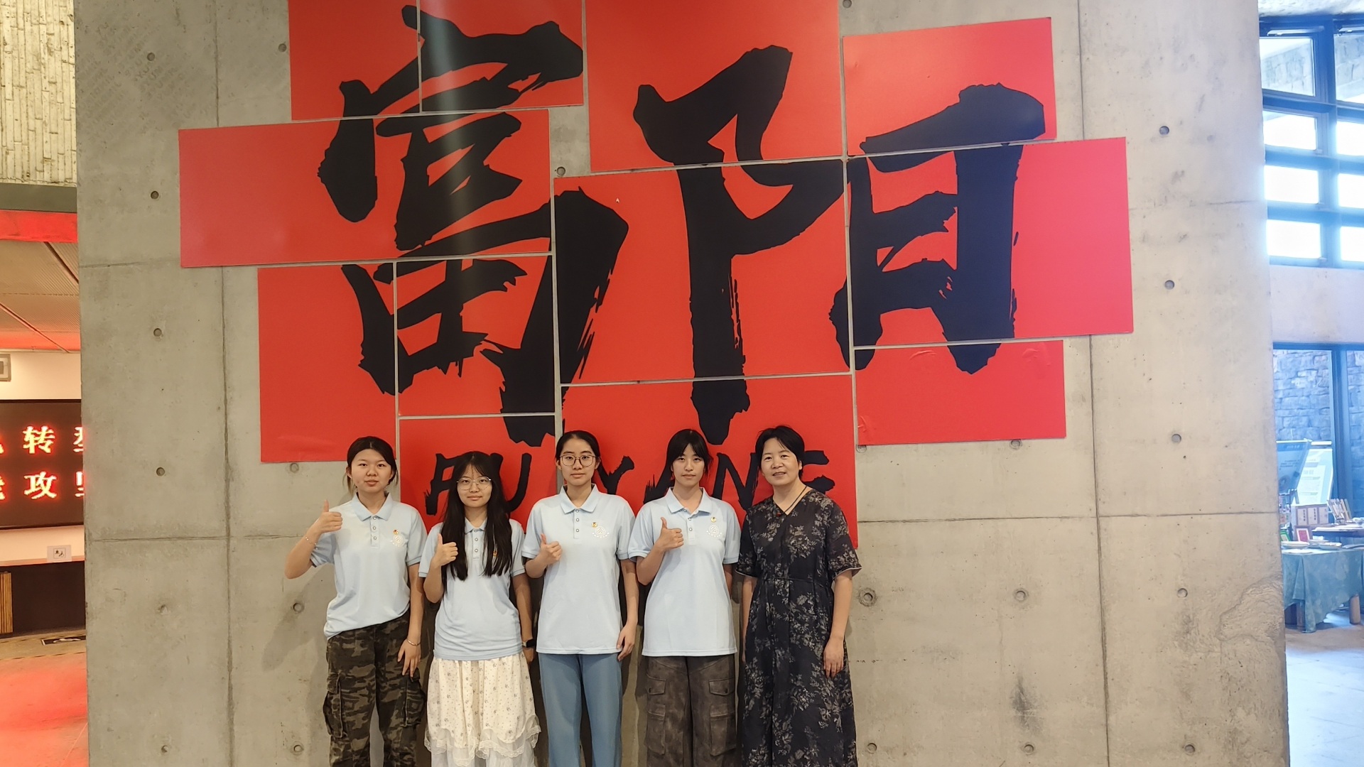 文興賦能鄉(xiāng)村實(shí)踐團(tuán)與柴惠琴調(diào)研合照