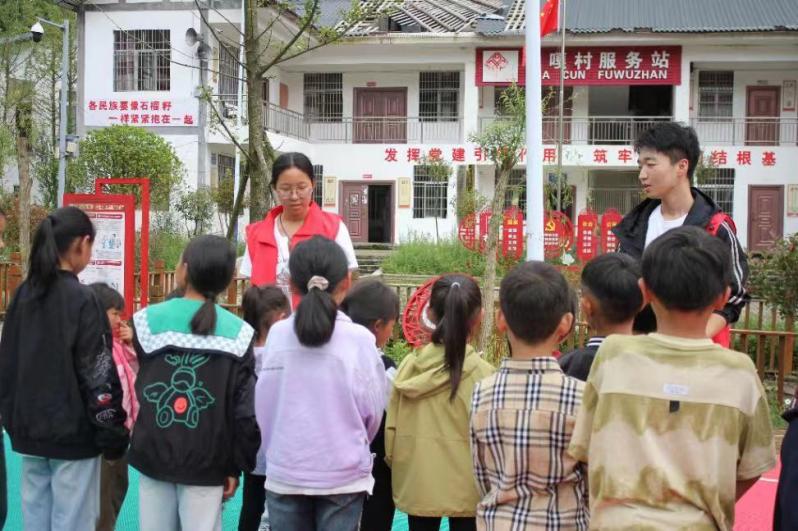 行走的思政課|長安大學赴貴州畢節“渭愛育夢赴黔川·攜手啊嘎助振興”暑期社會實踐隊——春風化雨，以“美”育人