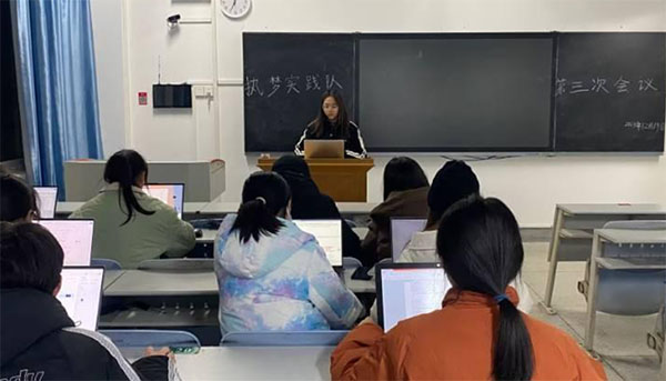湖北師范大學文學院2024寒調執夢實踐隊第三次會議順利召開