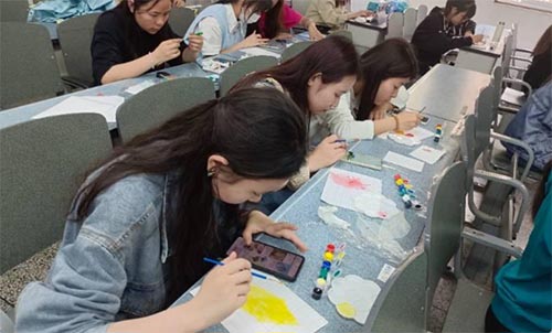 一枚書簽，方寸之間——馨藝手工協會葉脈書簽彩繪活動