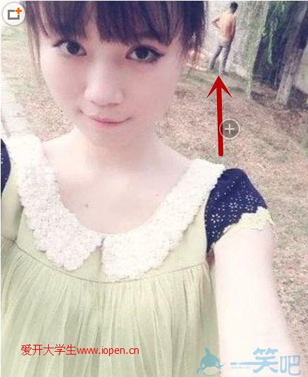 校園里妹子一張自拍照，亮點十足喲