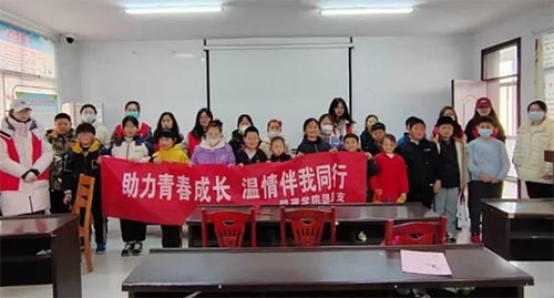 管理學(xué)院分團委長莊村“心手相牽，相伴成長”主題活動