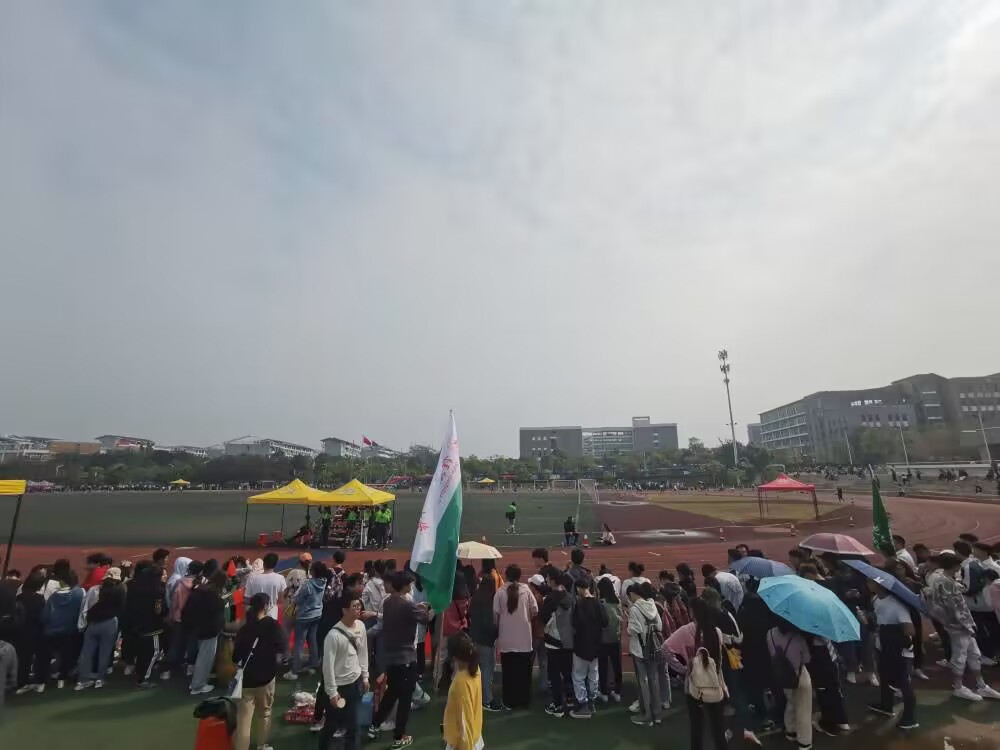 “綻放青春之花：暢享大學生活”
