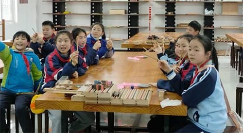 大手拉小手，啟迪科學(xué)夢”小學(xué)生進(jìn)大學(xué)校園活動
