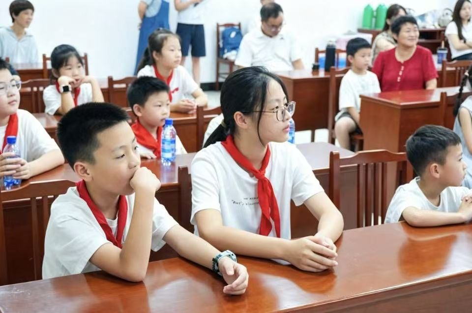 硝煙留記憶，薪火照少年 —— 湘大學(xué)子聆聽褚石村老兵的時(shí)代回響