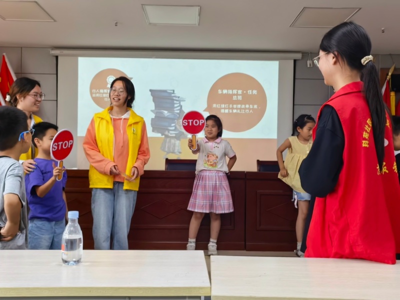 數(shù)智賦能職業(yè)啟蒙 南京交院“交通啟職志·數(shù)智育初心”實(shí)踐團(tuán)走進(jìn)社區(qū)科普海關(guān)查驗(yàn)
