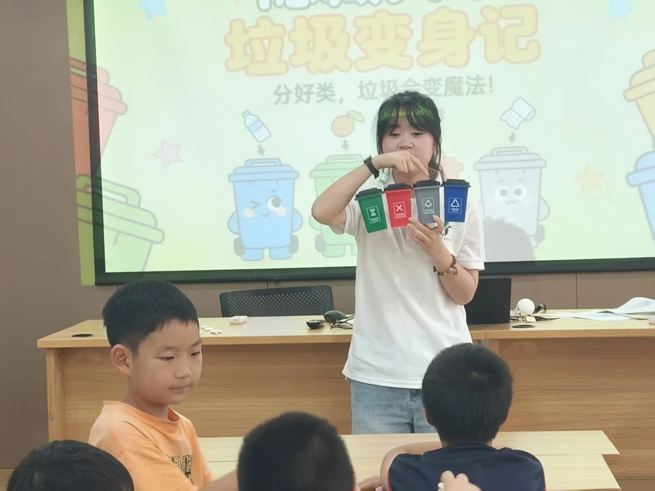 探秘碳足跡 少年啟新知——浙科大學(xué)子走進(jìn)香榭社區(qū)開展低碳科普實(shí)踐