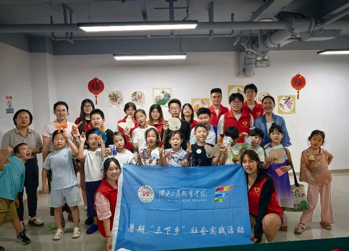 夏日雅趣小課堂，和 “四君子” 赴一場詩詞消暑之約——陜西工商職業學院"青盾護航"實踐團省直機關三爻西社區國風趣味小課堂開講