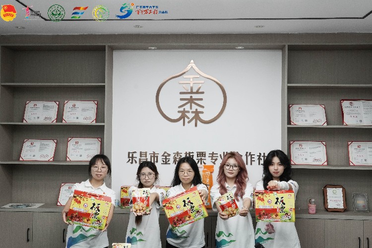 深入鄉(xiāng)土送溫暖，志愿服務(wù)助振興