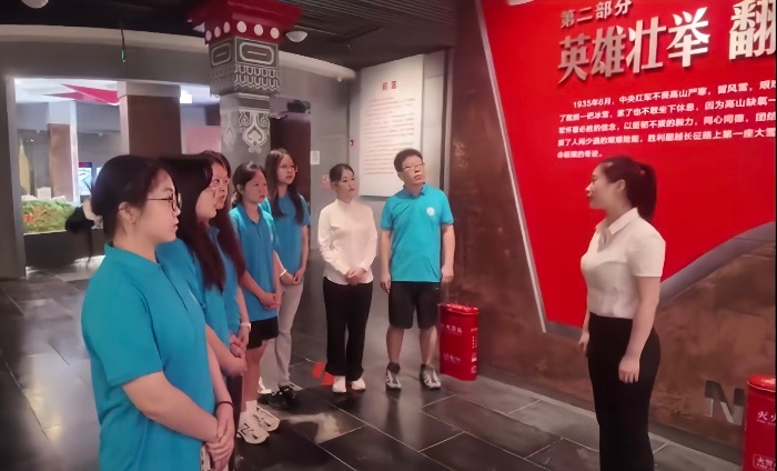 尋訪夾金雪山足跡，扎根基層托管課堂｜西南石油大學(xué)實(shí)踐隊(duì)開展三下鄉(xiāng)社會(huì)實(shí)踐