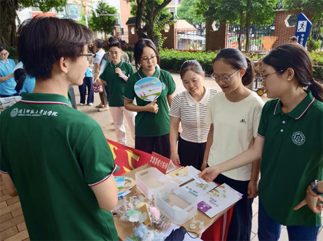 閩南師范大學法學院實踐隊走進漳州古城：青心普法話平安，反詐禁毒潤民心