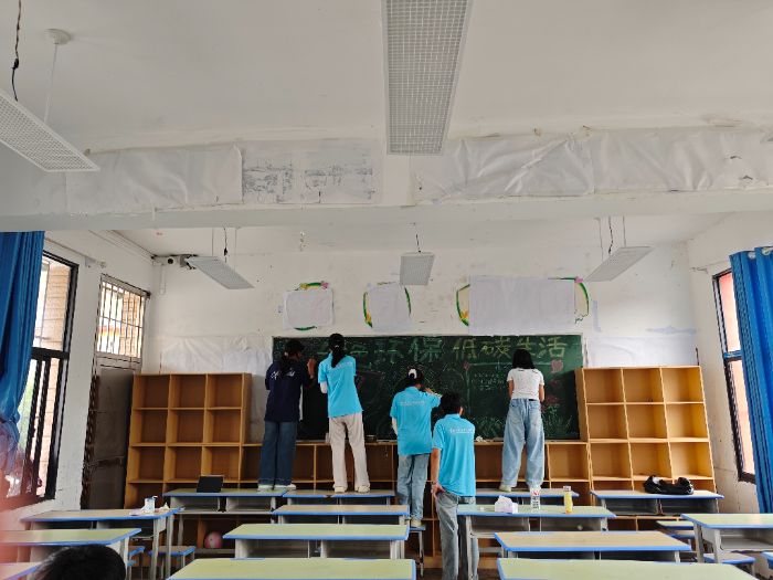 環(huán)保進校園，青春護綠意—貴工程理學院烏蒙實踐小隊2026暑期“三下鄉(xiāng)”走進中學校開展環(huán)保實踐活動