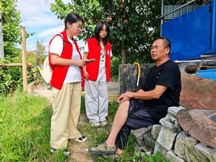 從“套袋”到“微灌”：湘潭大學學子解碼東山紅提的“致富經(jīng)”