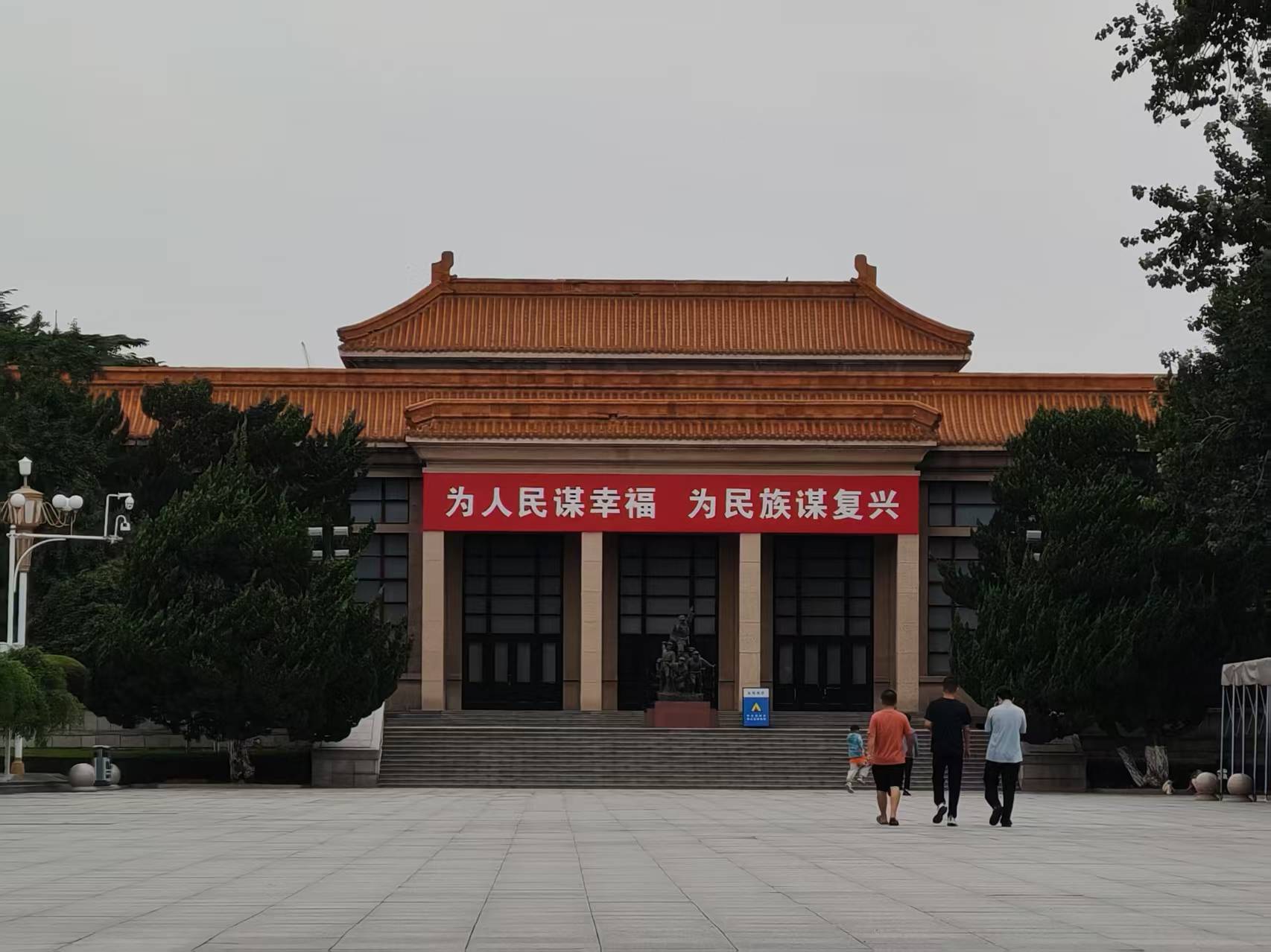 懷崇敬追先烈 承初心向未來——淮師學子赴淮海戰役紀念館沉浸式紅色研學