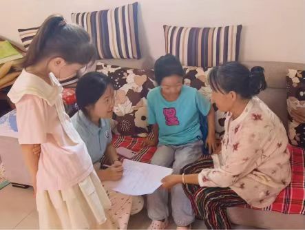 長安大學實踐隊協(xié)助開展?jié)h服文化公益活動