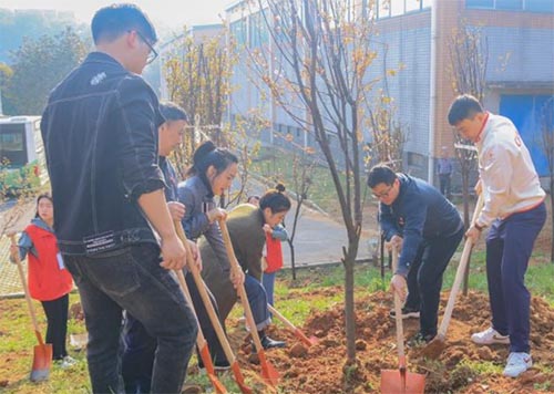 湖科大“‘植’此青綠，不負(fù)春光”義務(wù)植樹活動