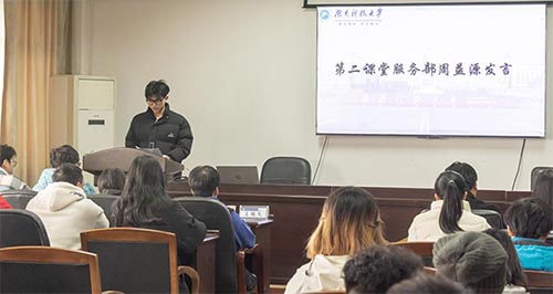 礪戈秣馬，踔厲奮發